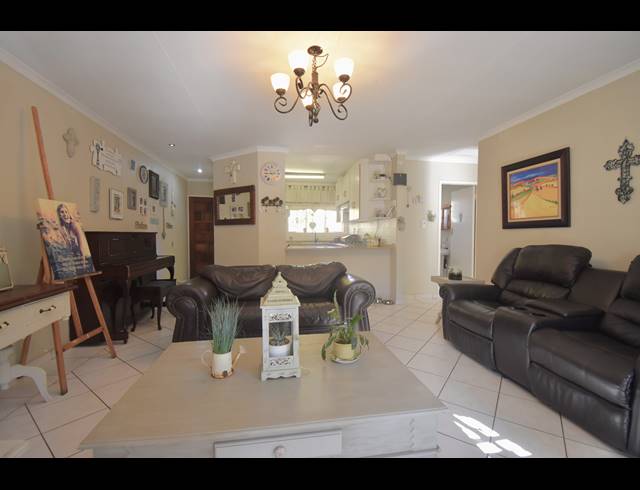 2 BEDROOM SIMPLEX FOR SALE IN NORTHWOLD